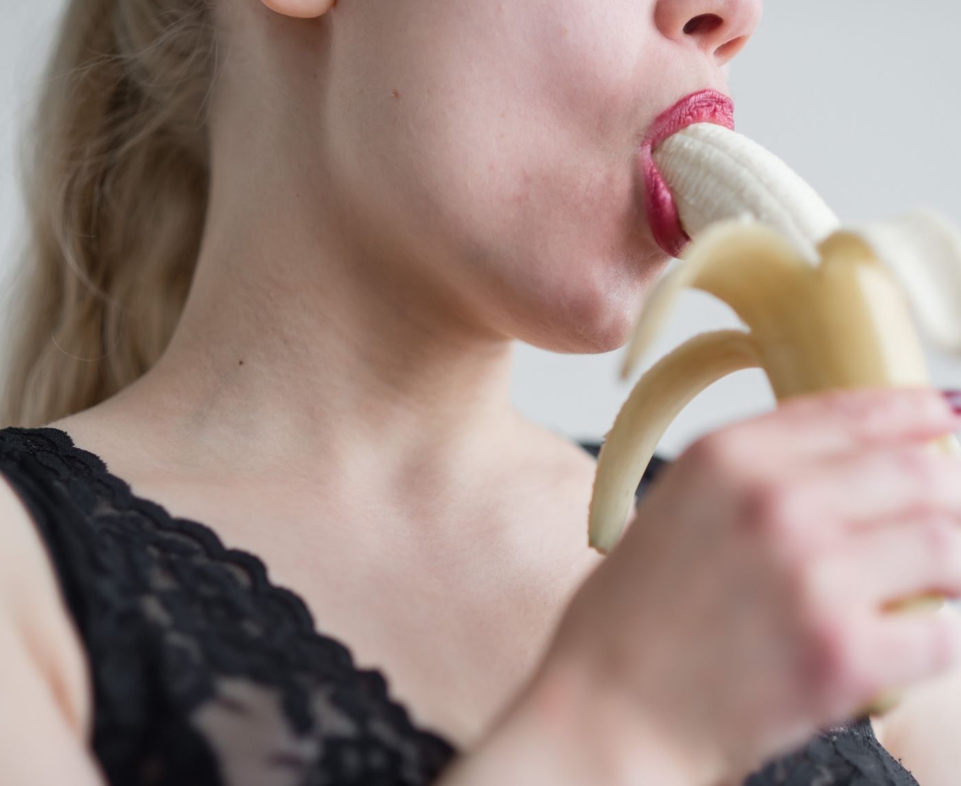 HIV From Oral Sex: Is Giving or Receiving Riskier?